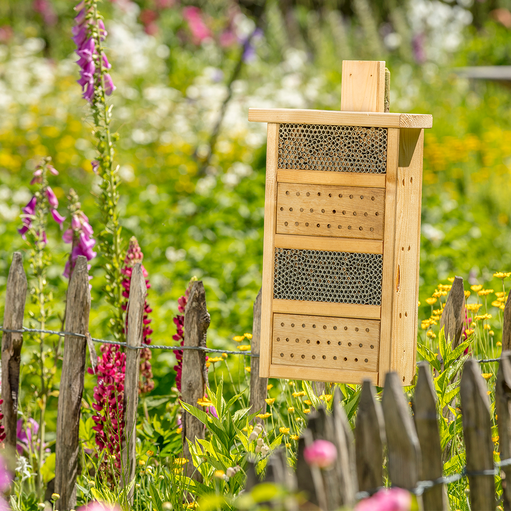 Wildbienenhaus im Karton